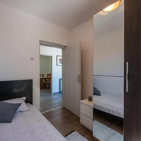 6 Bedroom Beautiful In Nedescina Holiday home *