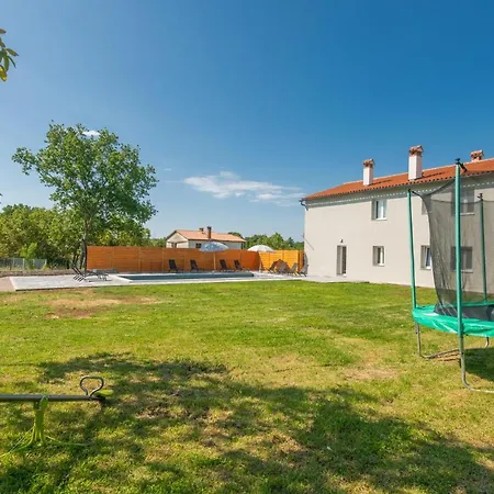 6 Bedroom Beautiful In Nedescina * Ruzici (Sveta Nedelja)
