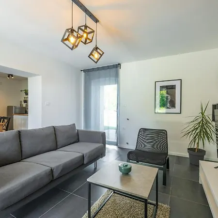 6 Bedroom Beautiful In Nedescina *