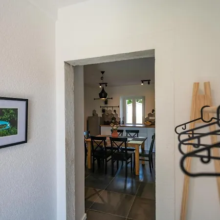 6 Bedroom Beautiful In Nedescina