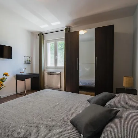 Σπίτι διακοπών 6 Bedroom Beautiful In Nedescina *
