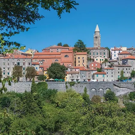 6 Bedroom Beautiful In Nedescina