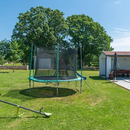 Holiday home 6 Bedroom Beautiful In Nedescina