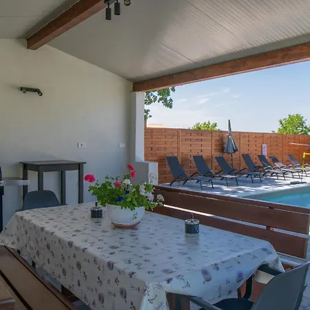 6 Bedroom Beautiful In Nedescina Ruzici (Sveta Nedelja)