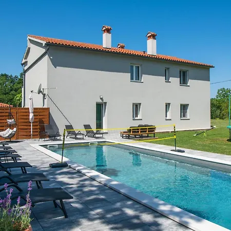 Holiday home 6 Bedroom Beautiful In Nedescina *
